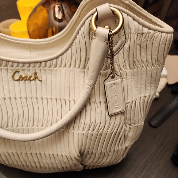 NWOT- COACH Ashley Gathered White Leather Shoulder Tote Y2K (F-23928) - Picture 4 of 9